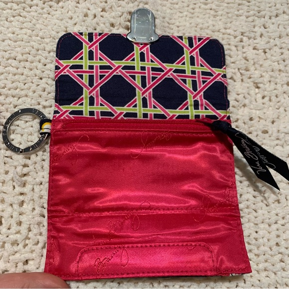 VERA BRADLEY LOCK WALLET ID HOLDER - Picture 2 of 3
